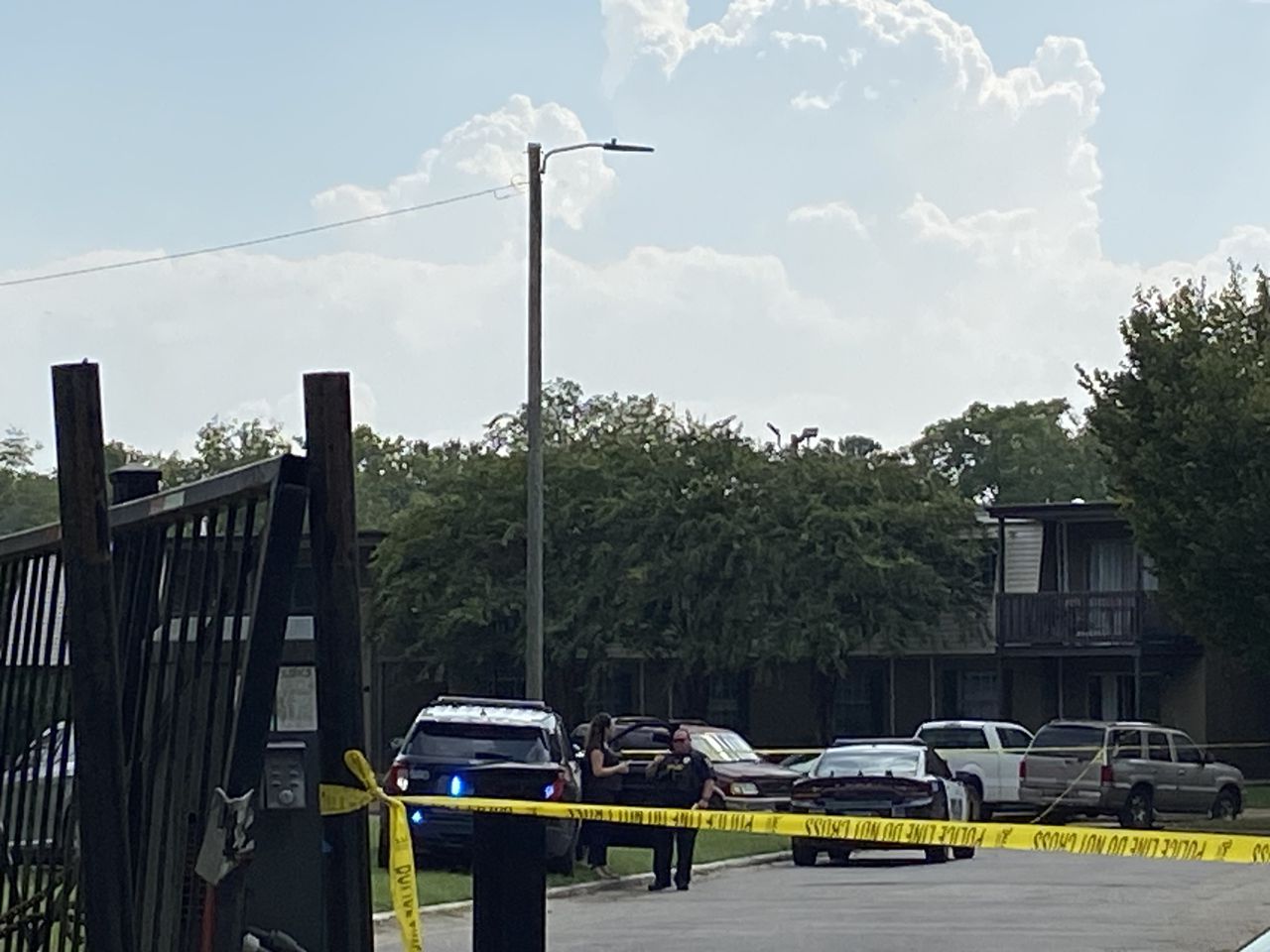 2 wounded in afternoon shooting at east Birmingham apartment complex