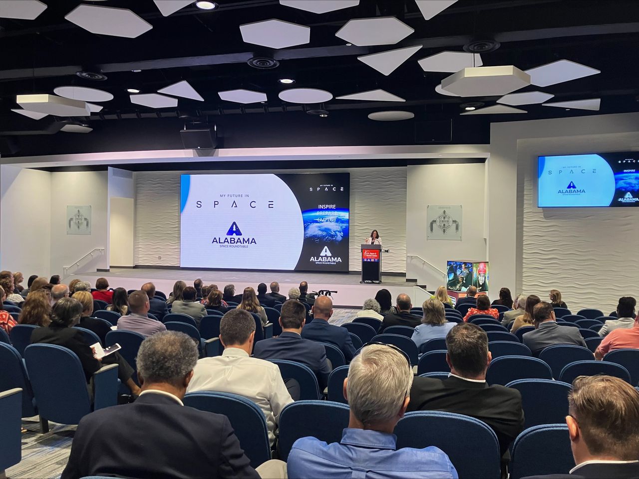 âAlabama Space Roundtableâ teams companies, non-profits to grow tech talent