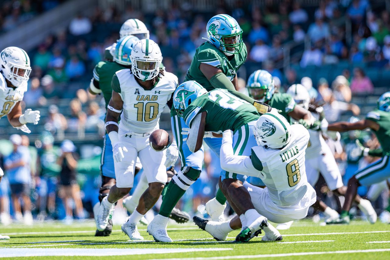 âGave it away with foolishnessâ: Costly mistakes continue to ground Blazers in loss at Tulane