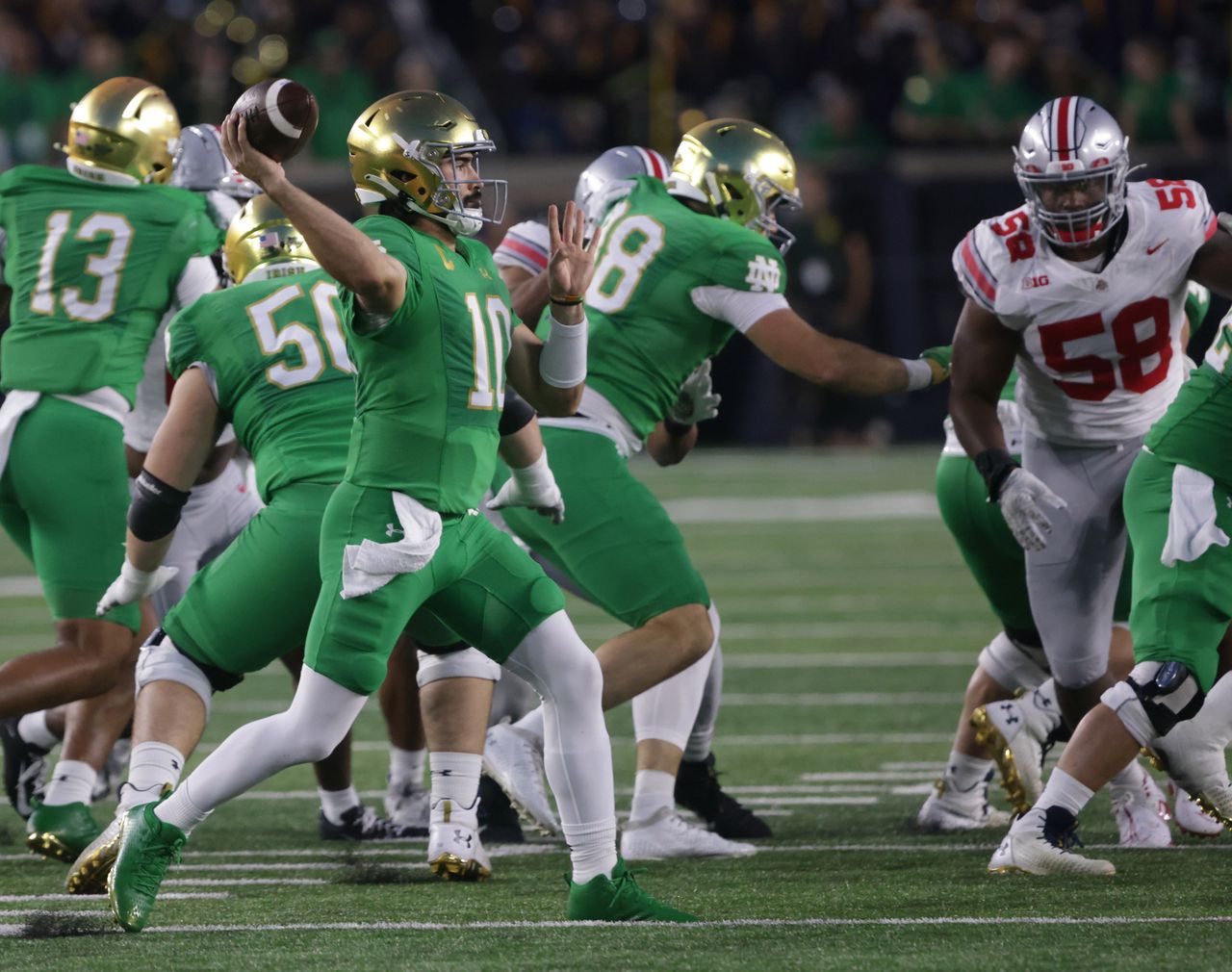 Notre Dame quarterback Sam Hartman (10) unloads a pass