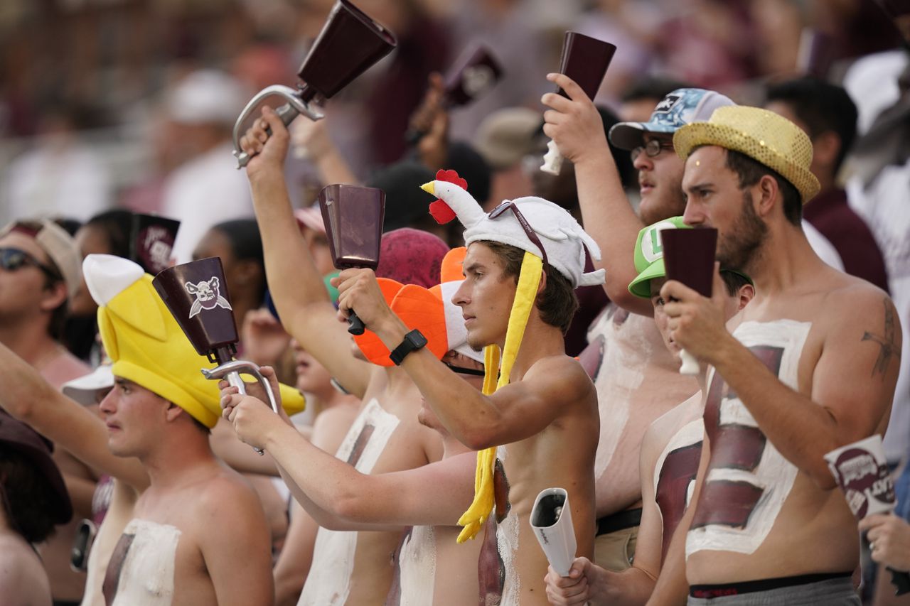 Alabama hits road for Mississippi State football and âannoyingâ cowbells