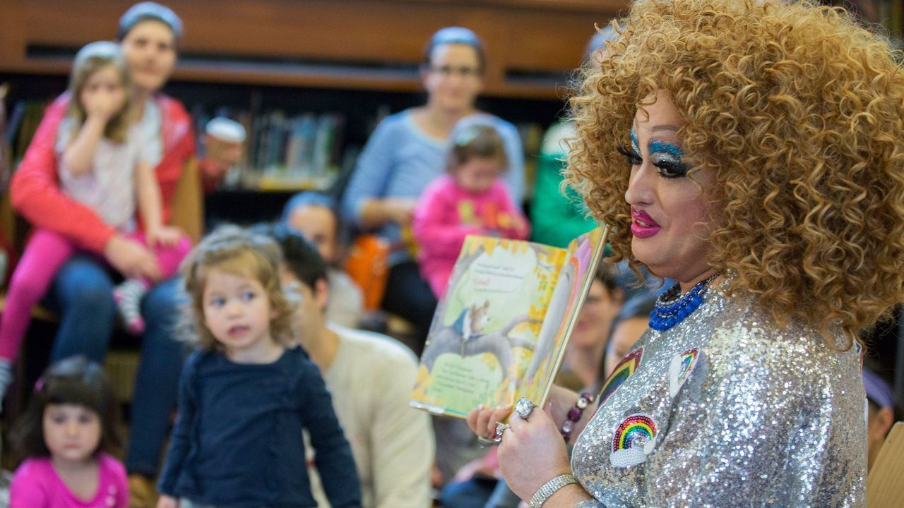 Alabama librarians should face jail for giving LGTBQ books to kids: Group