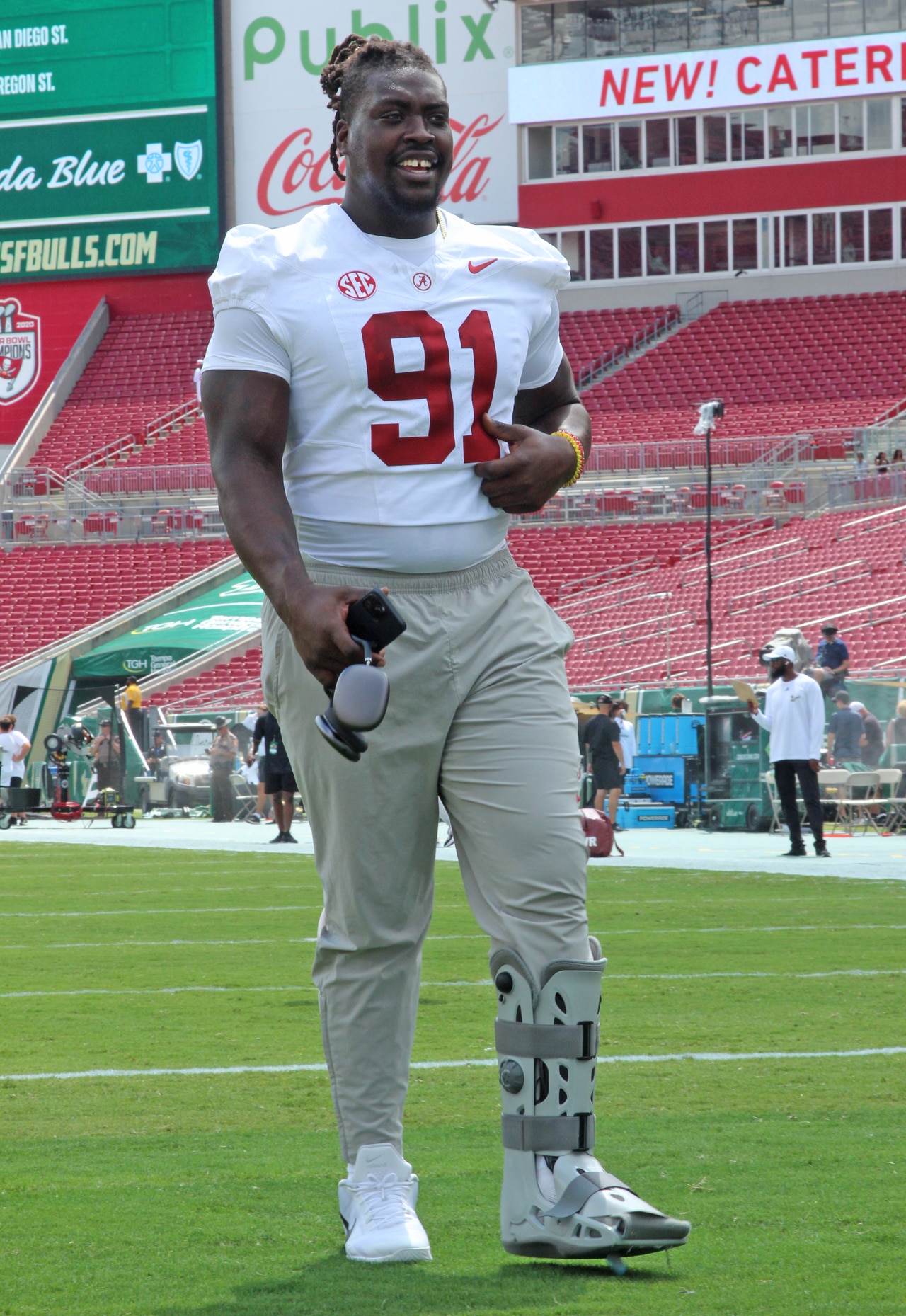 Alabama starting defender in a walking boot before South Florida game