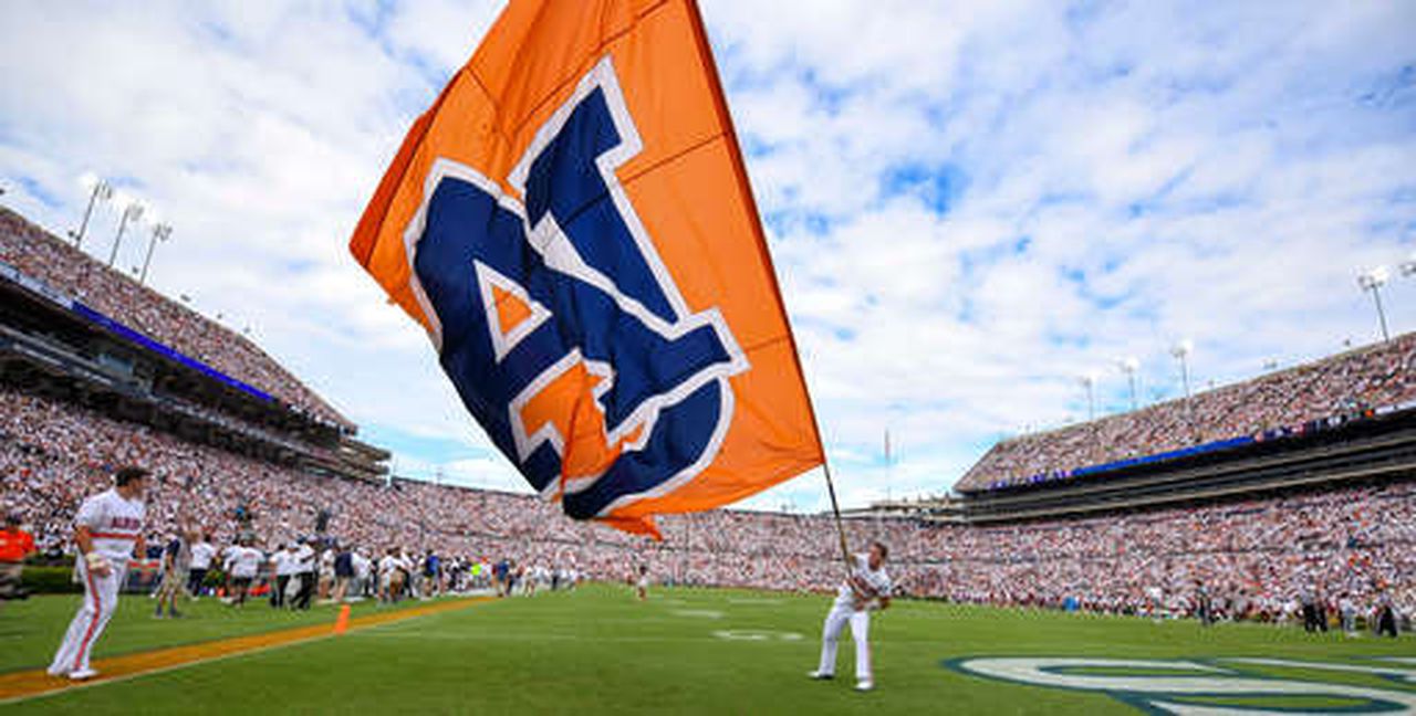 Auburn fans deliver record-breaking crowd in Hugh Freeze's debut