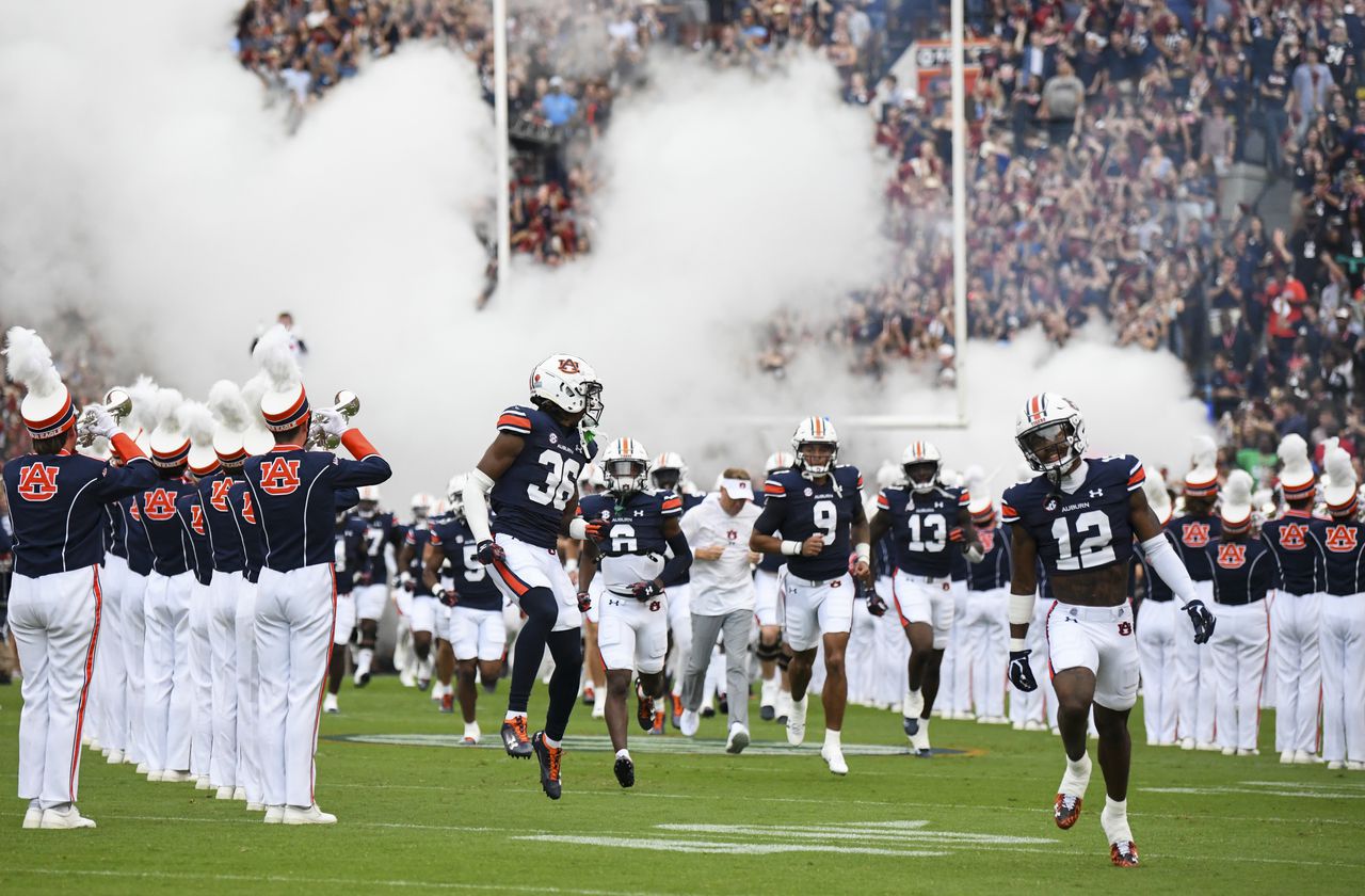 Auburn football: Can Jordan-Hare Stadium and the Tigersâ defense rattle Georgiaâs Carson Beck?