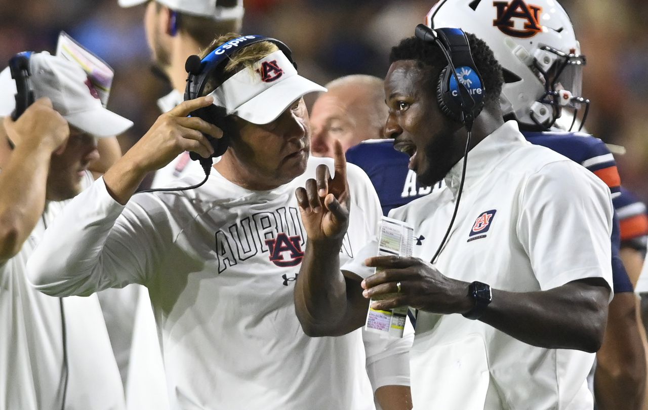 Auburn football: What to make of first half play-calling, decisions, and a halftime fix