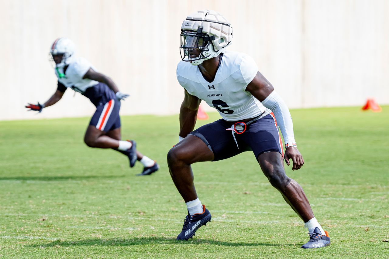 Auburn starting LB Austin Keys has surgery, will be out âa while,â Hugh Freeze says