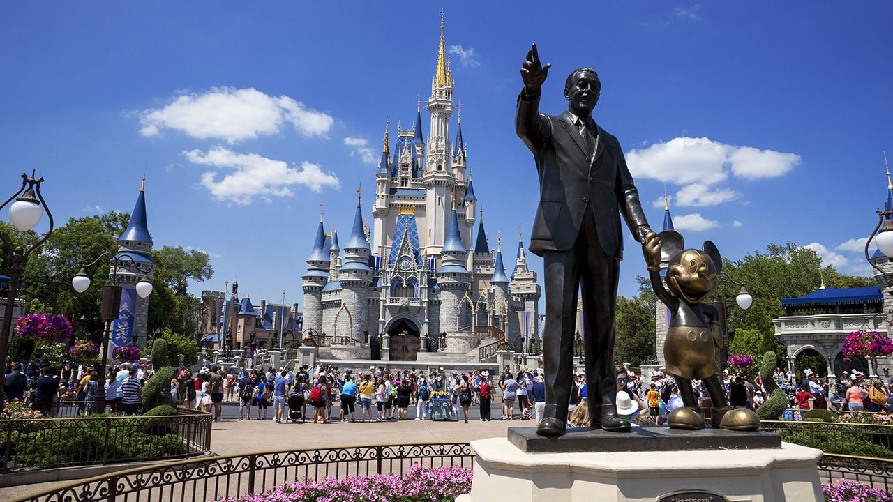 Bear shuts down part of Walt Disney World park