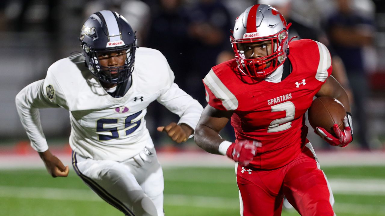 Class 6A No. 1 Saraland routs 7A Foley, 70-20