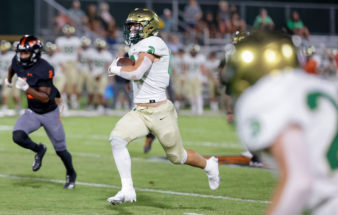 Cole Gamble scores 4 TDs as Mountain Brook beats Hoover