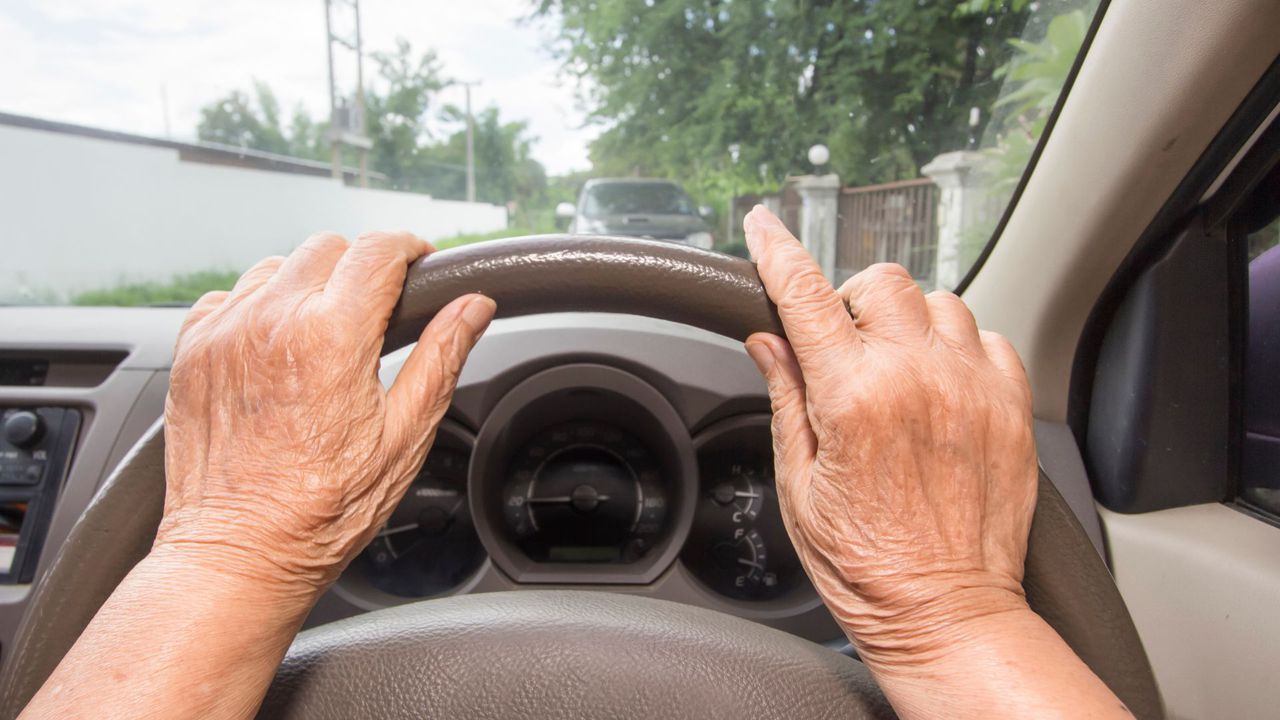 Dear Annie: Should elderly drivers get off the road?