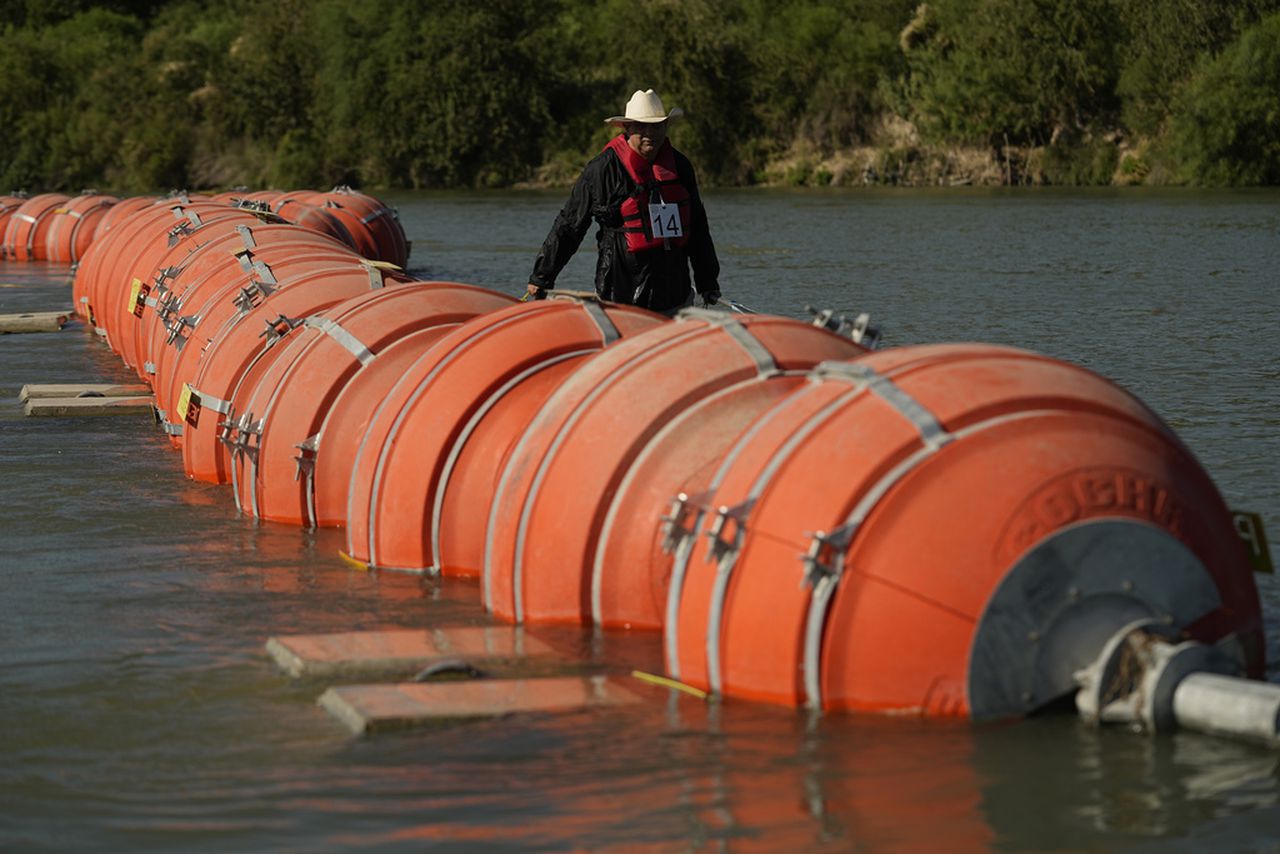 Federal Judge rules Texas must remove marine buoy barrier, citing humanitarian concerns