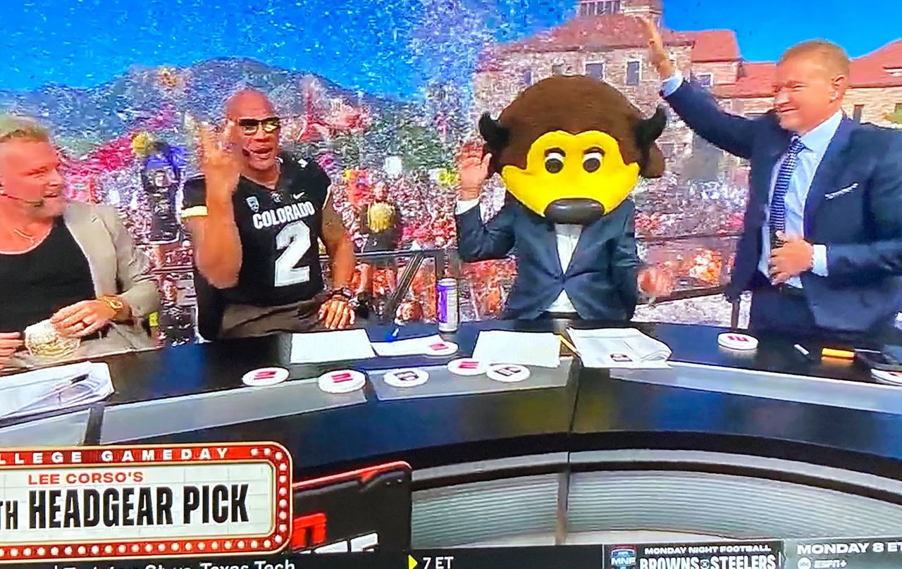 GameDayâs Lee Corso makes 400th headgear pick for Chris Fowler with The Rock as guest picker