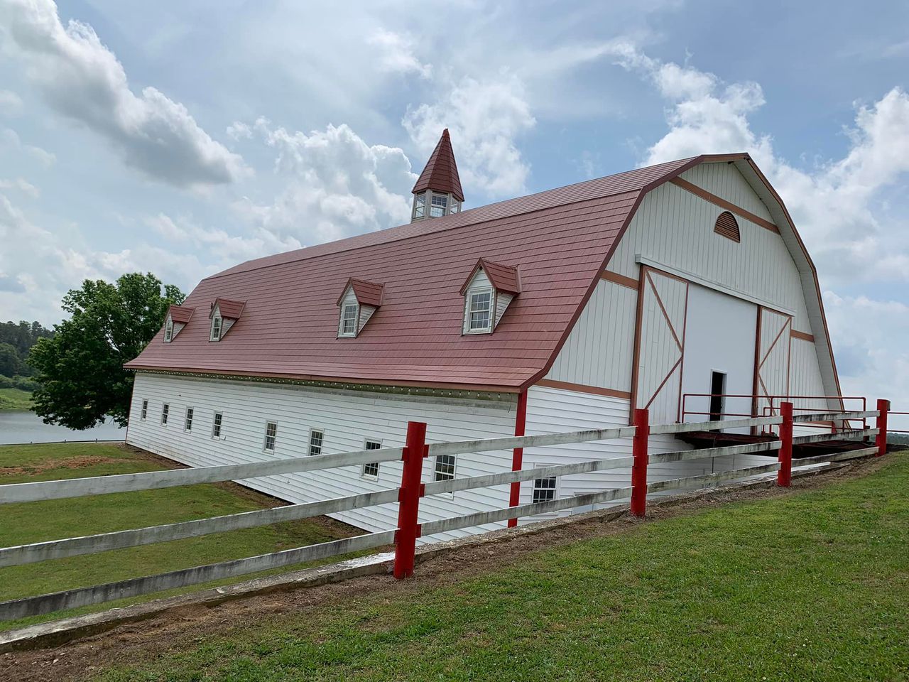 Hallmark Farm Center will host rodeos, concerts, restaurants, lodging, Jefferson County says