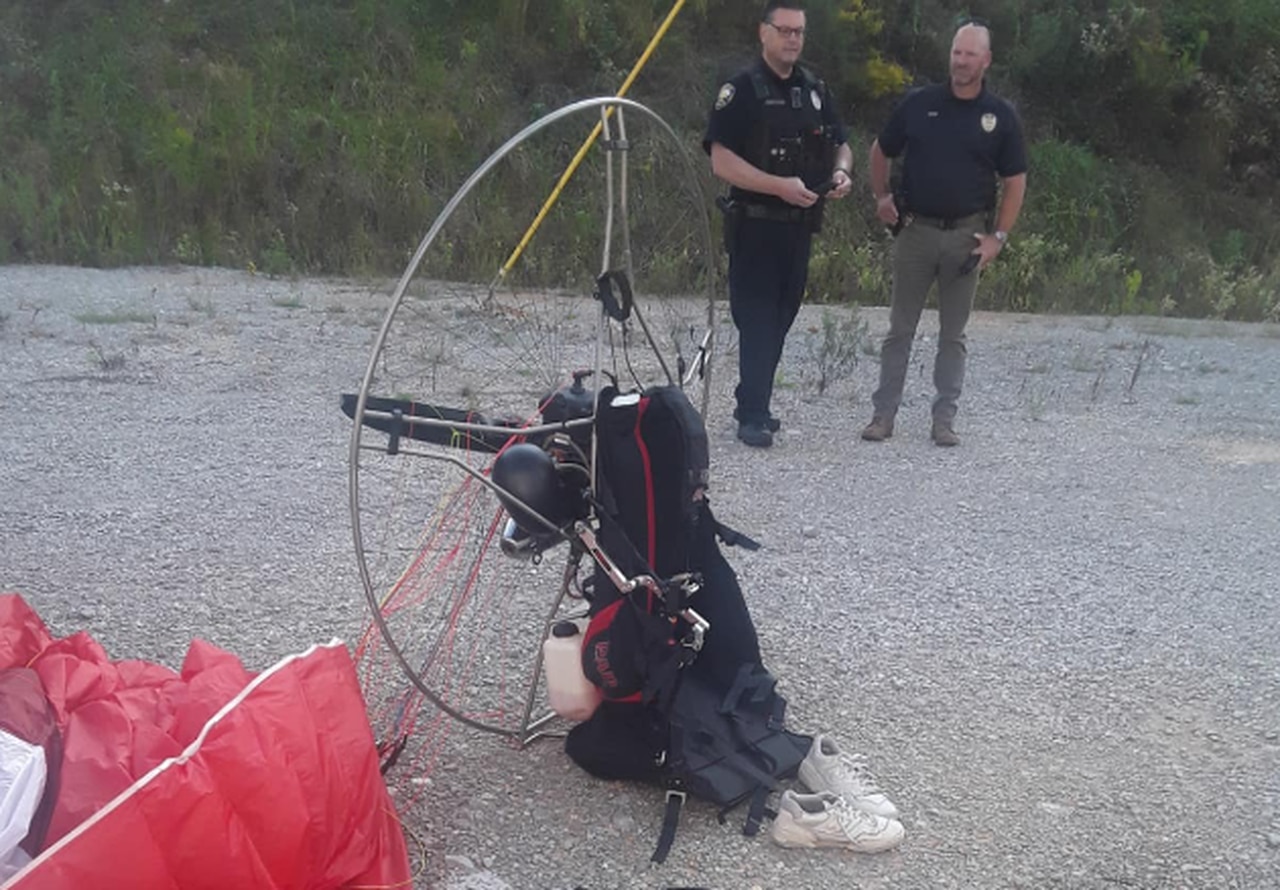 Hang glider crashes near north Alabama high school