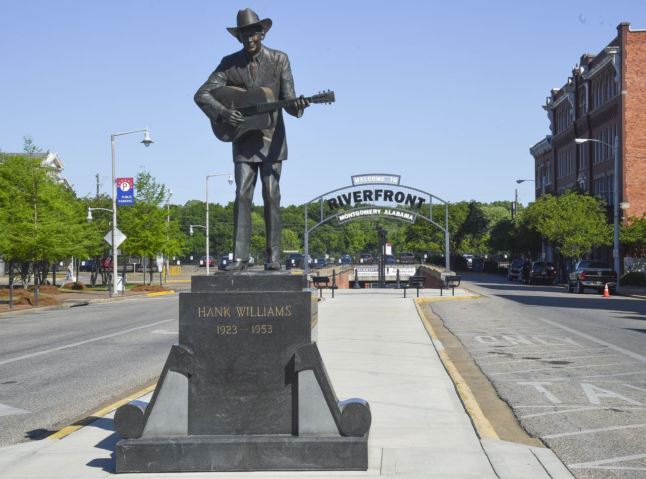 Hank Williams statue