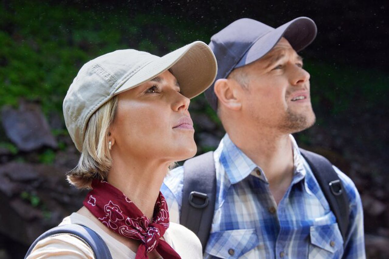 How to watch âLove in the Great Smoky Mountainsâ movie premiere, where to stream