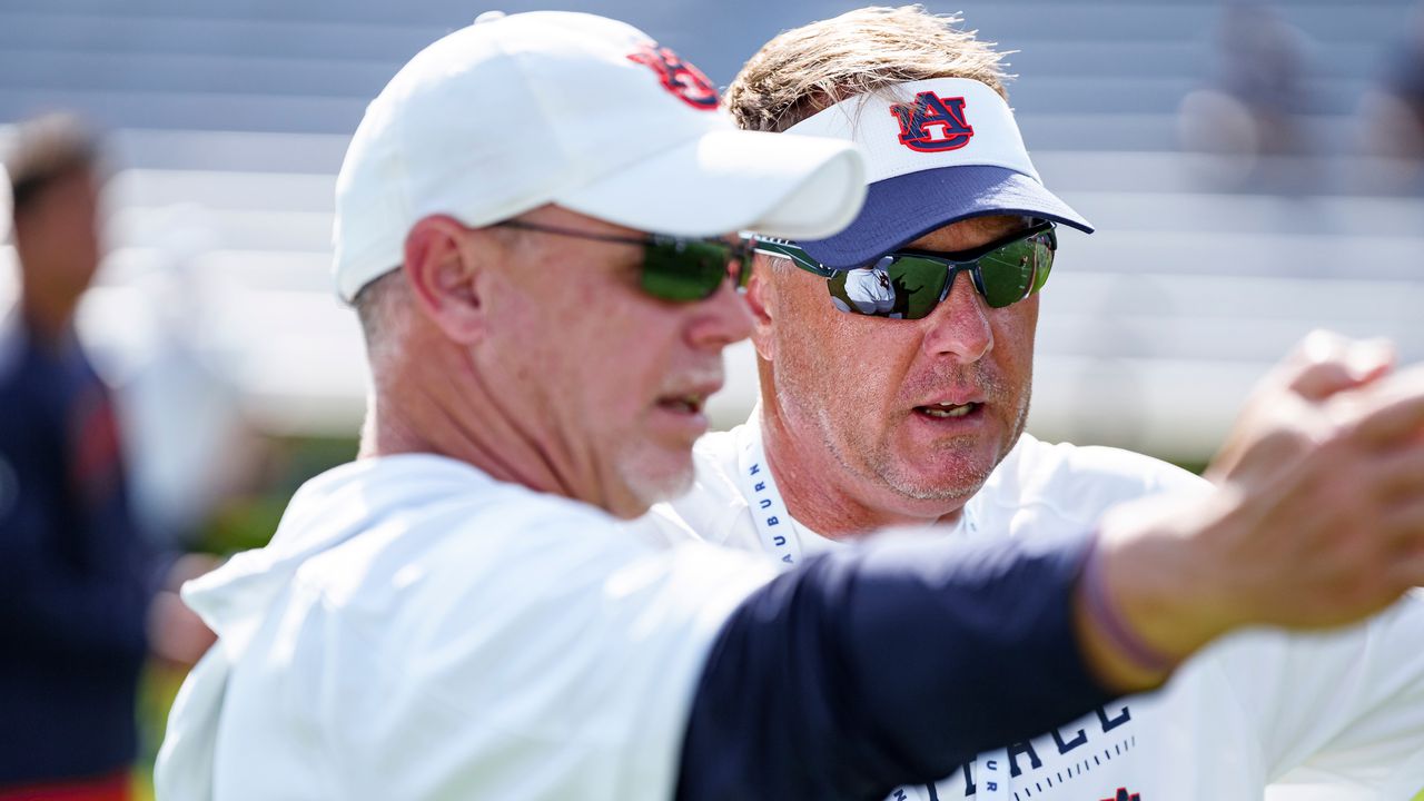 How will Auburnâs Hugh Freeze balance involvement in recruiting, play-calling on Saturday?