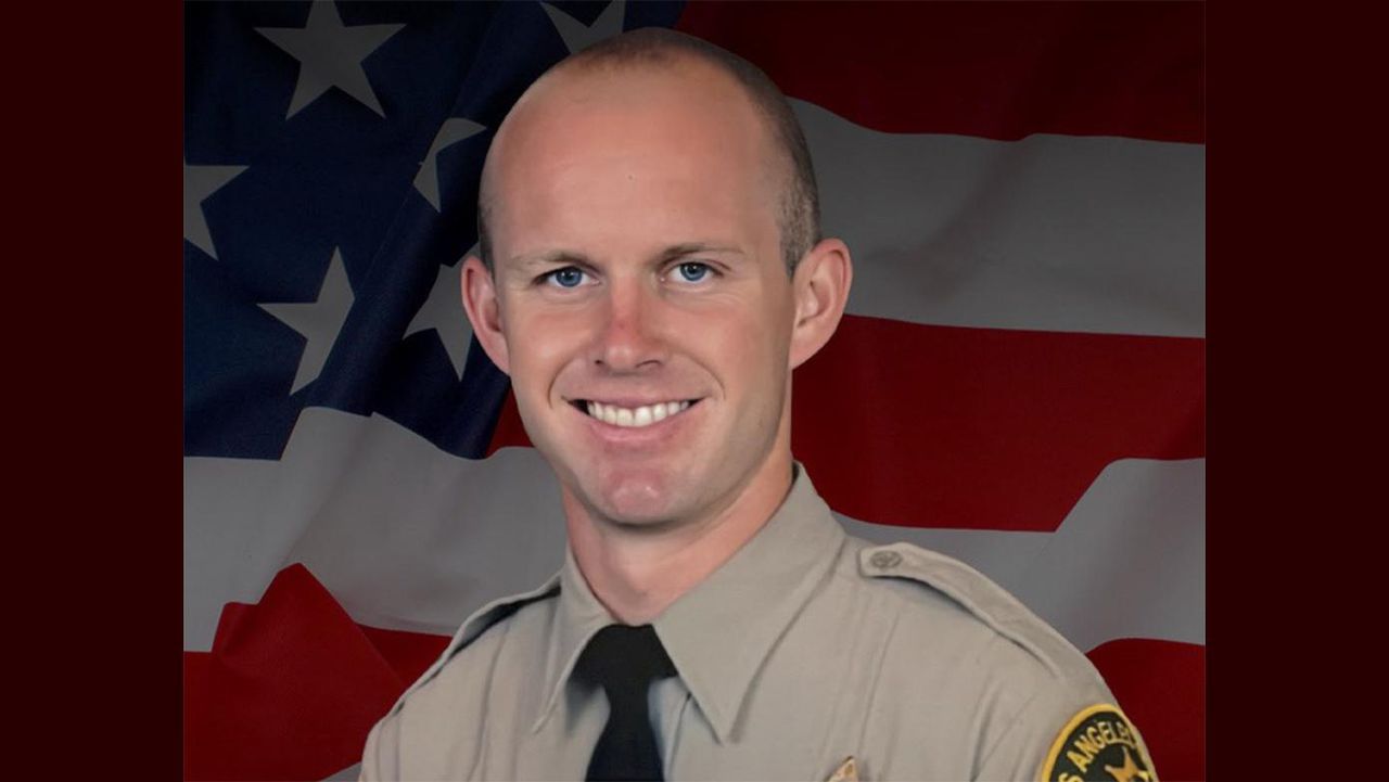 LA sheriffâs deputy shot and killed in his patrol car by unknown assailant