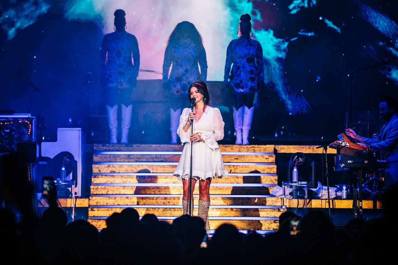 Lana Del Rey wows sold-out Alabama concert with star-power, songs, spectacle