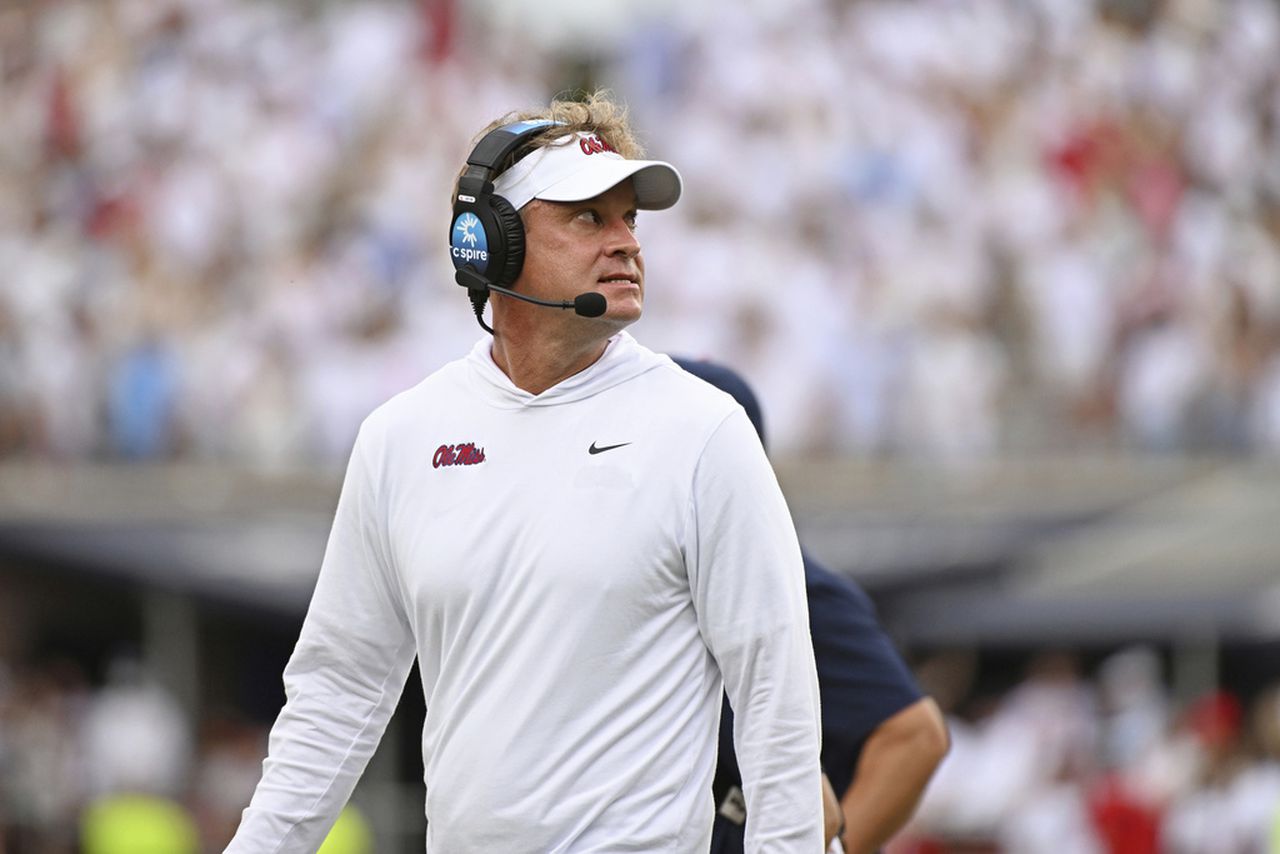 Lane Kiffin latest coach to question clock rule, cites Morgan Wallen, Taylor Swift concerts