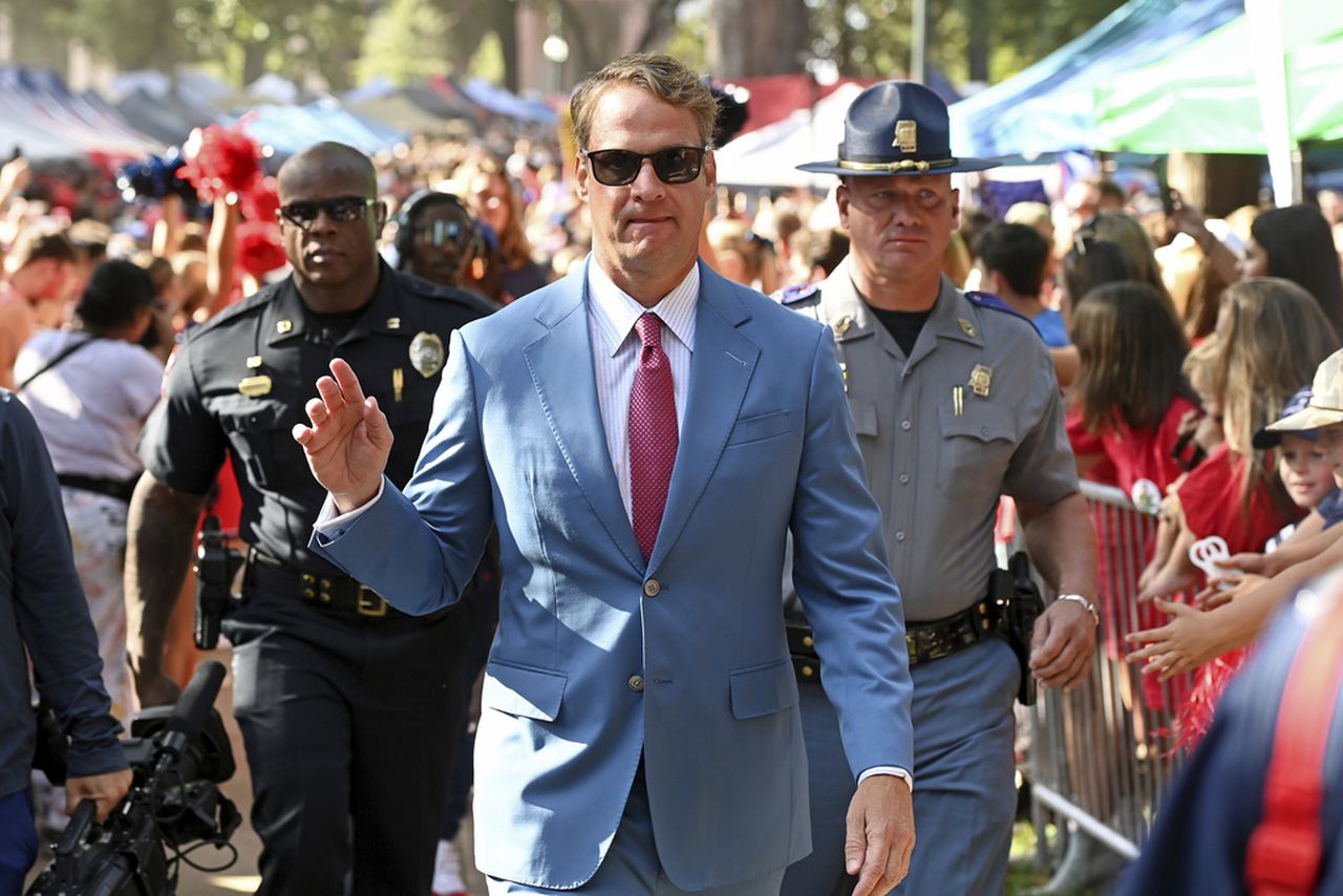 Lane Kiffin says he doesnât think Steele is calling Alabama's defense