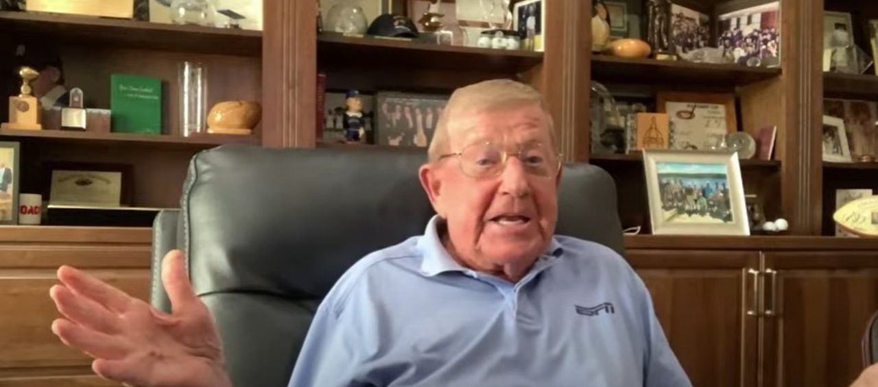 Lou Holtz fires back at Ryan Day, apologizes to Marcus Freeman: âHe can come after me all he wantsâ