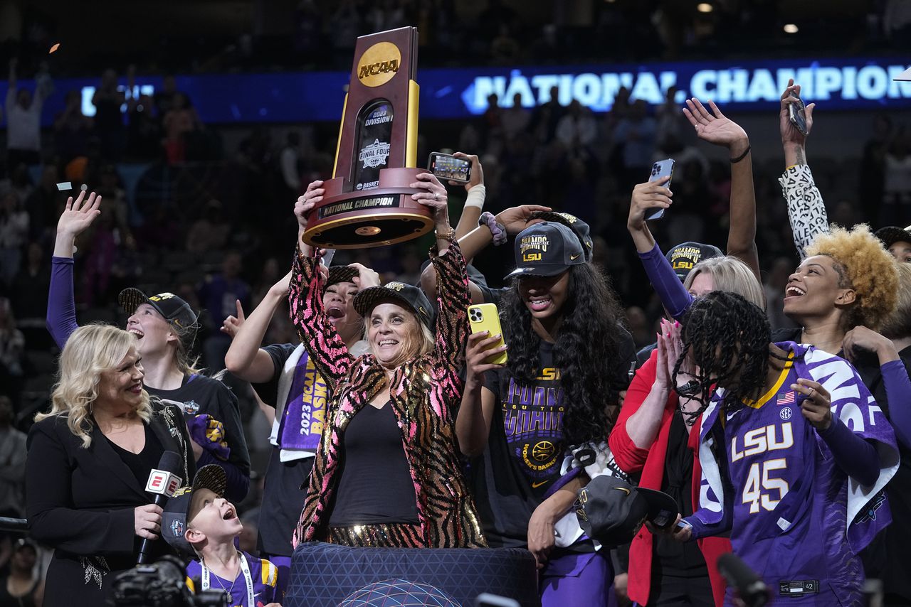 LSUâs Kim Mulkey set to sign richest contract in womenâs basketball history at $32 million