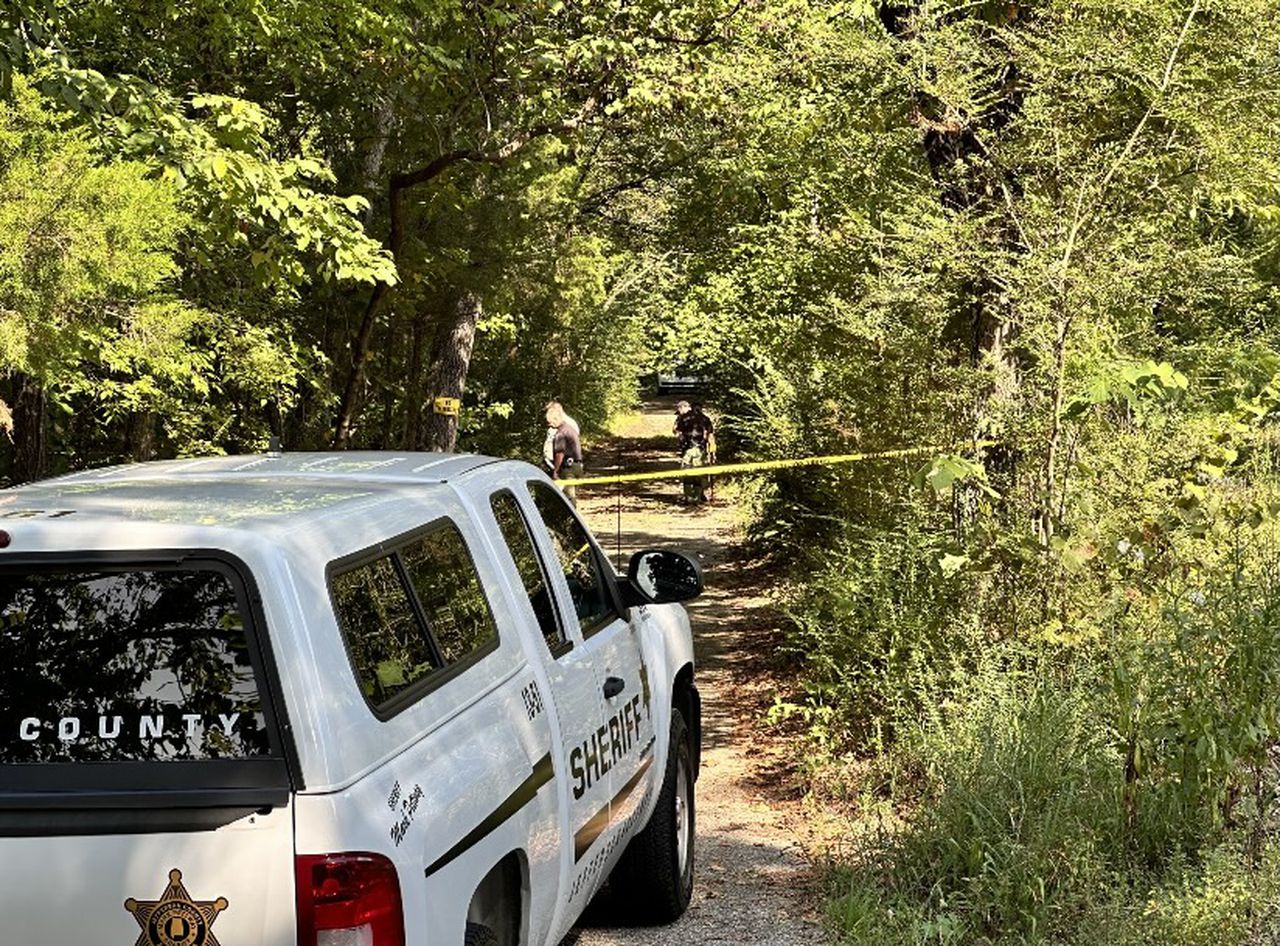 Man shot dead in driveway of vacant home in northeast Jefferson County