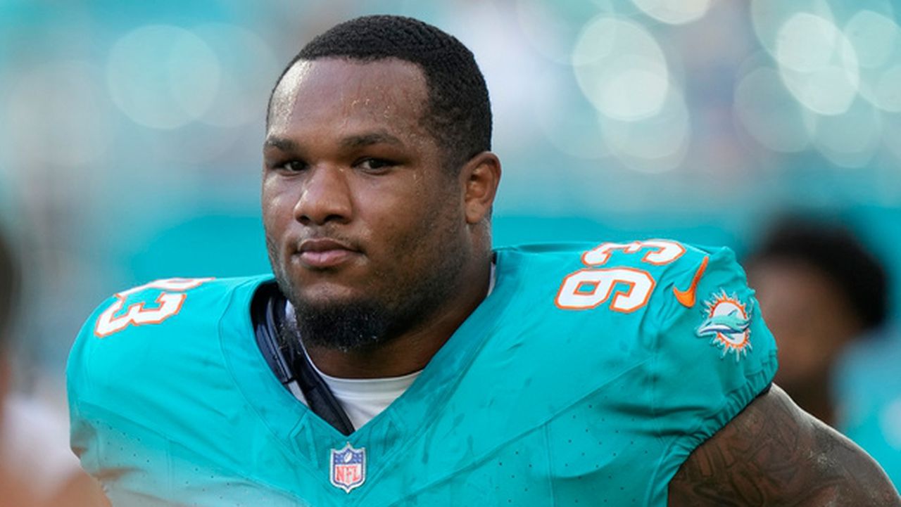 Miami Dolphins sign former Alabama defensive lineman