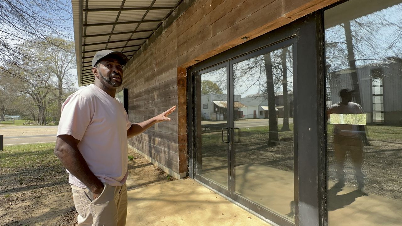 Newbern, Alabama town that locked out Black mayor, violated Voting Rights Act, new complaint alleges