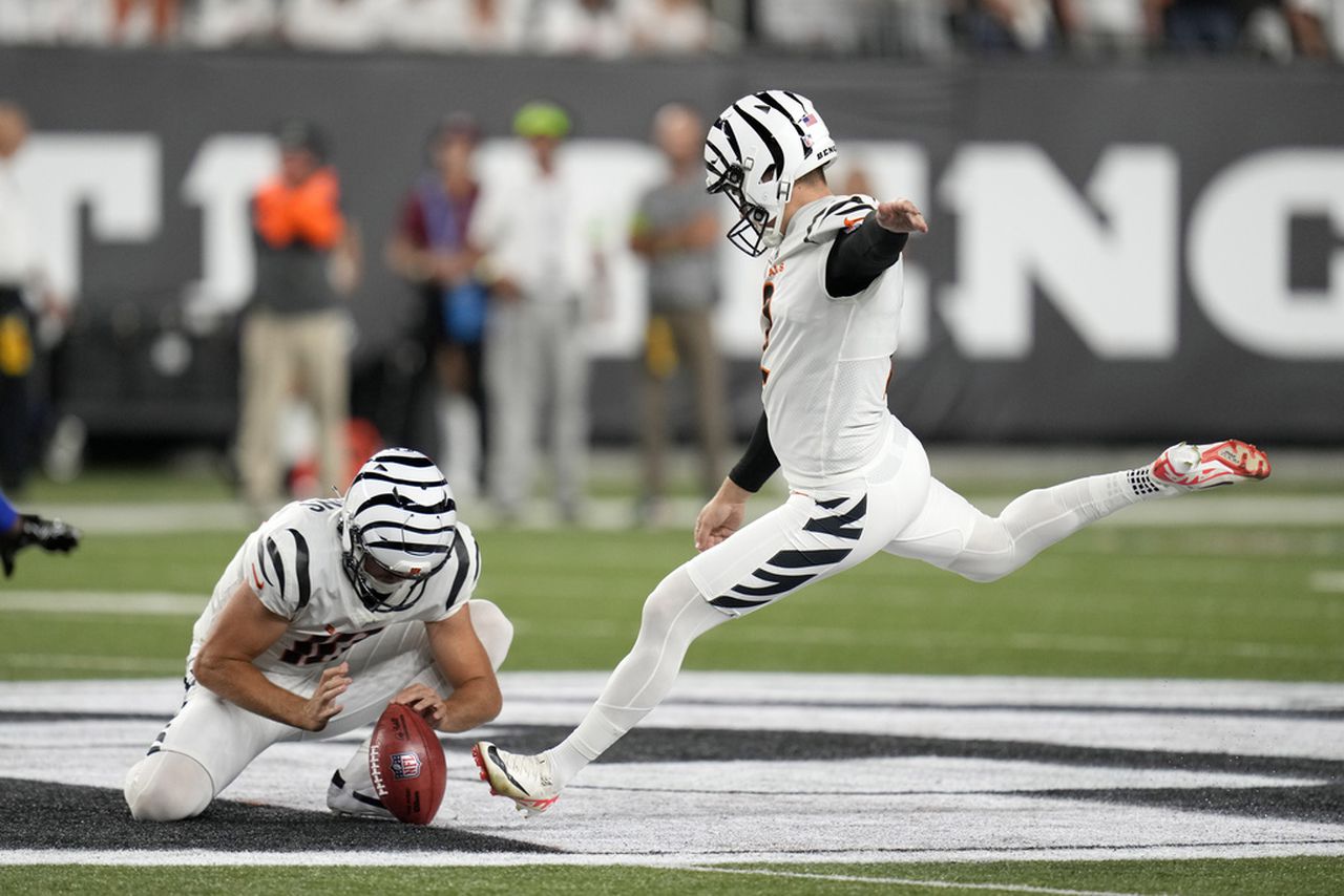 Evan McPherson kicks a field goal for the Cincinnati Bengals