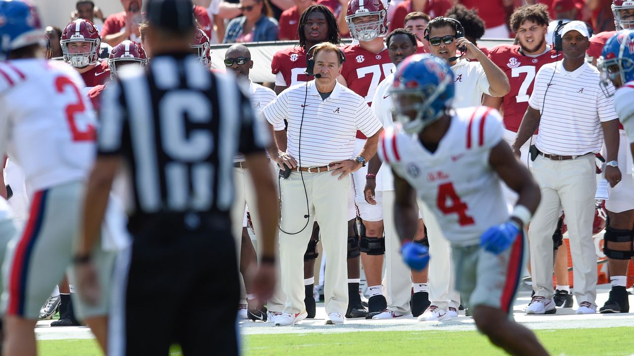 Nick Saban explains how Alabama football handles halftime adjustments