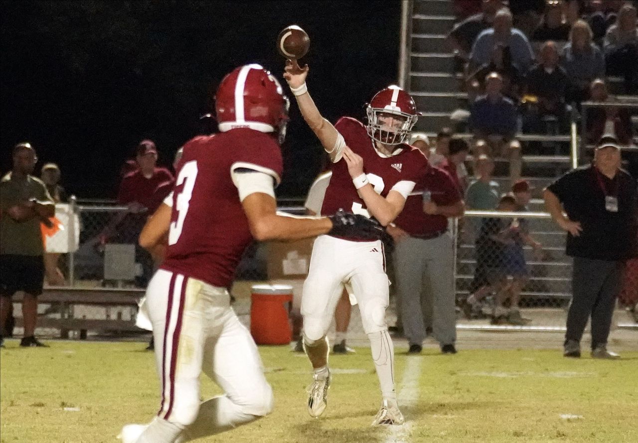 No. 6 Hartselle rallies late to edge past No. 8 Oxford