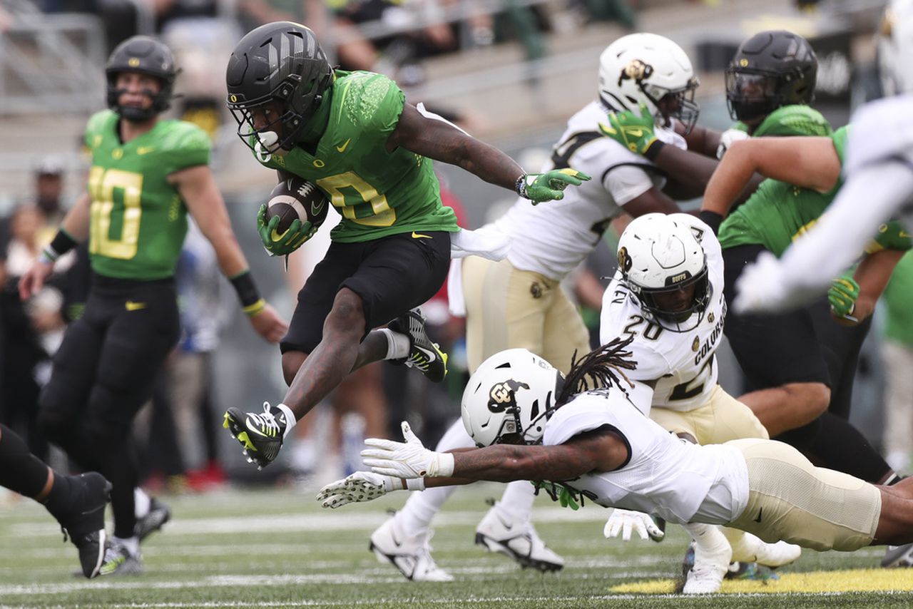 Oregonâs Dan Lanning drills Colorado: âTheyâre fighting for clicks, weâre fighting for winsâ