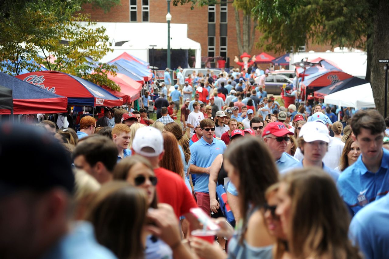 The Quad or The Grove: Does Alabama or Ole Miss have the best tailgate?