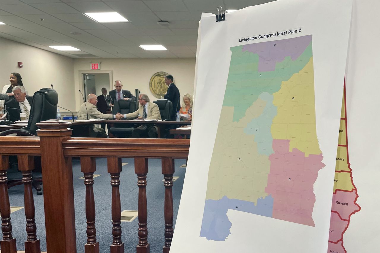 Three-judge federal court denies Alabamaâs stay in redistricting case