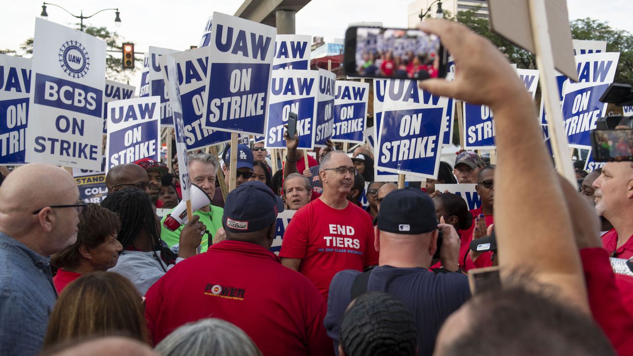 United Auto Workers President Shawn Fain: 21% pay raise wonât end strike