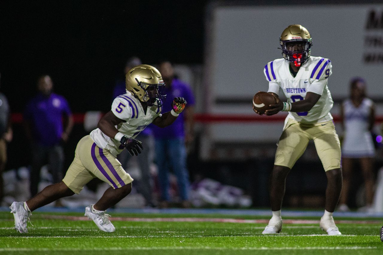 Vote for the Hollis Wright Birmingham area top football performance for Week 5