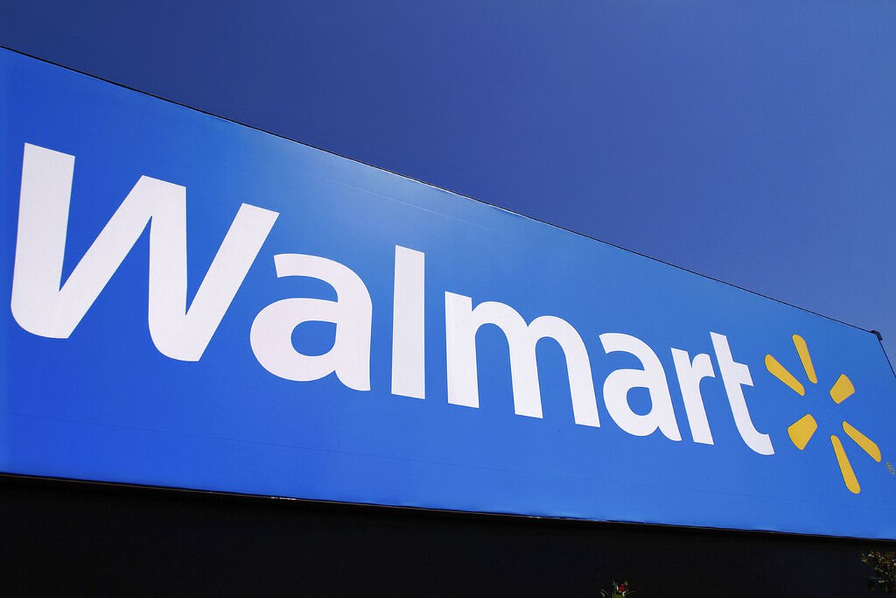 Walmart cuts pay for some new employees