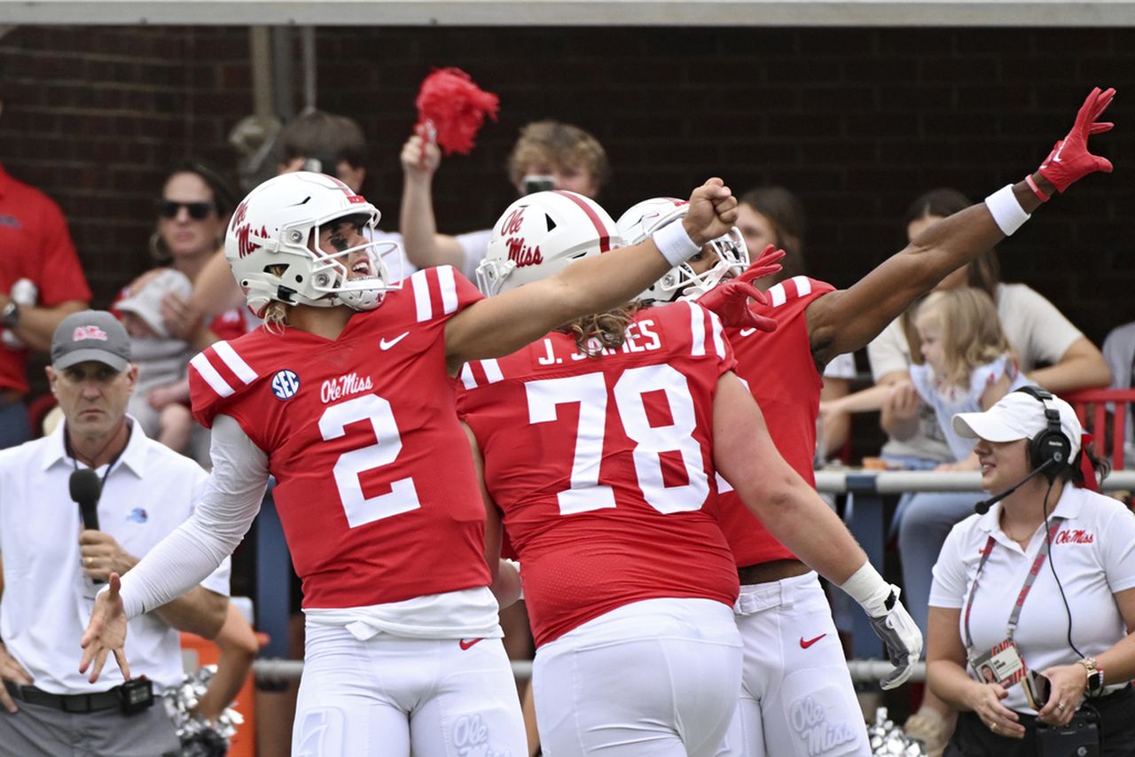 Watch Lane Kiffinâs dog, Juice, fetch kicking tee in Ole Miss win