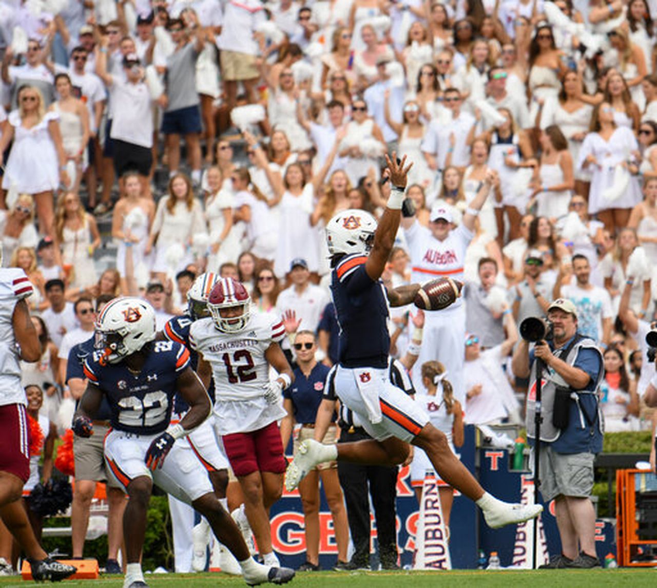 Why not both? Auburn QBs Robby Ashford and Payton Thorne share the driverâs seat Saturday