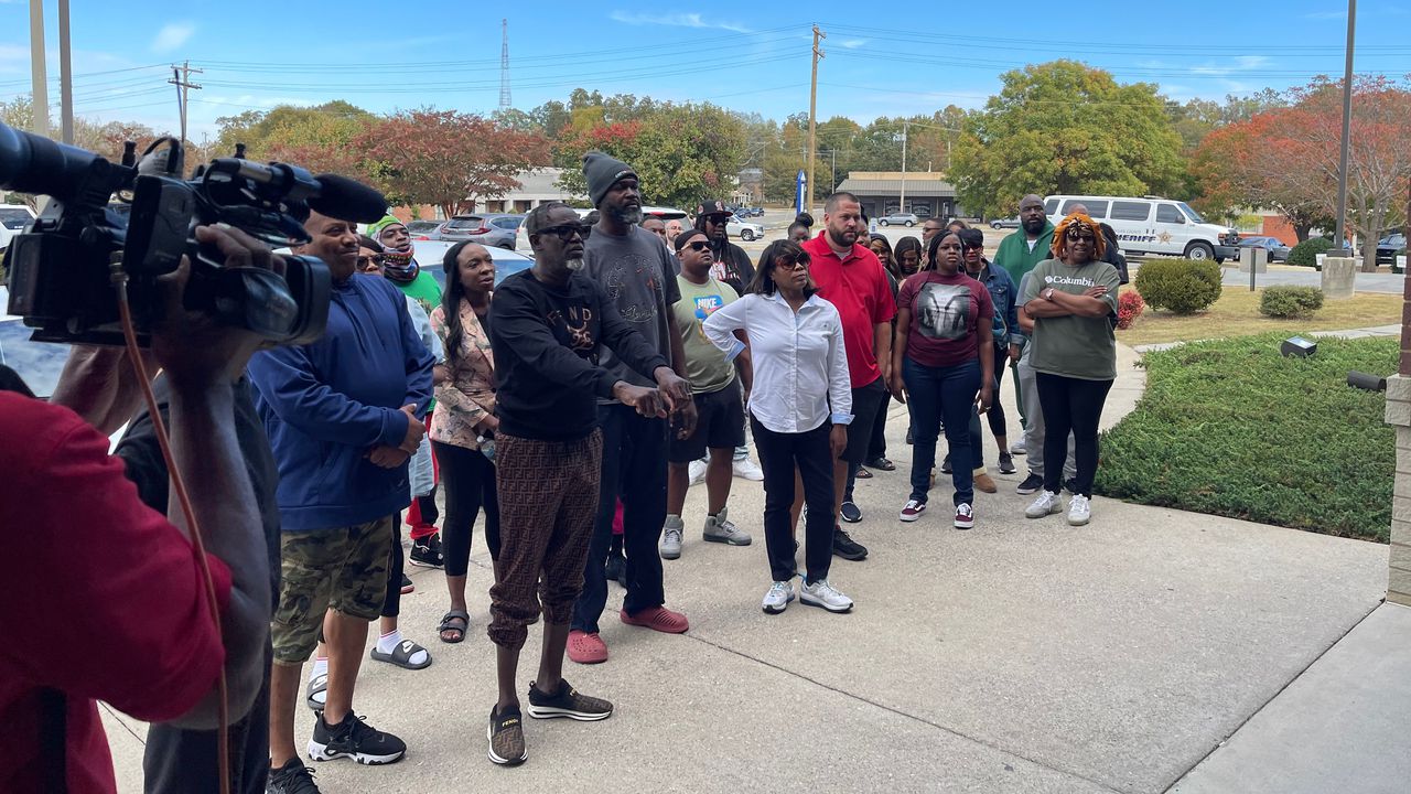 5 arrested for blocking traffic while protesting police killing in Decatur