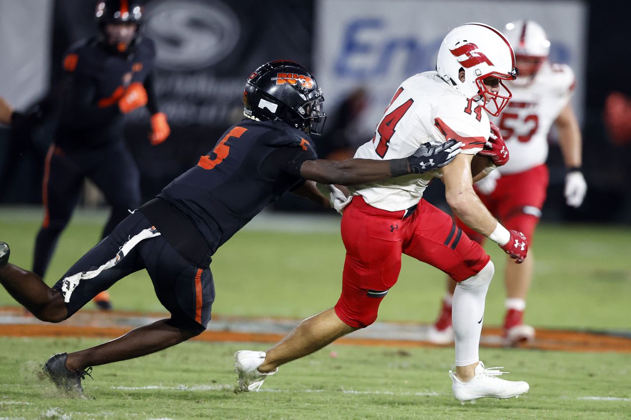 Hoover host Hewitt-Trussville football