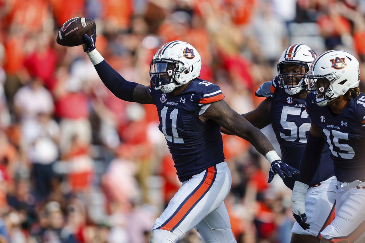 Auburn plays âbetter than yesterdayâ; improves across the board in narrow loss to No. 1 Georgia