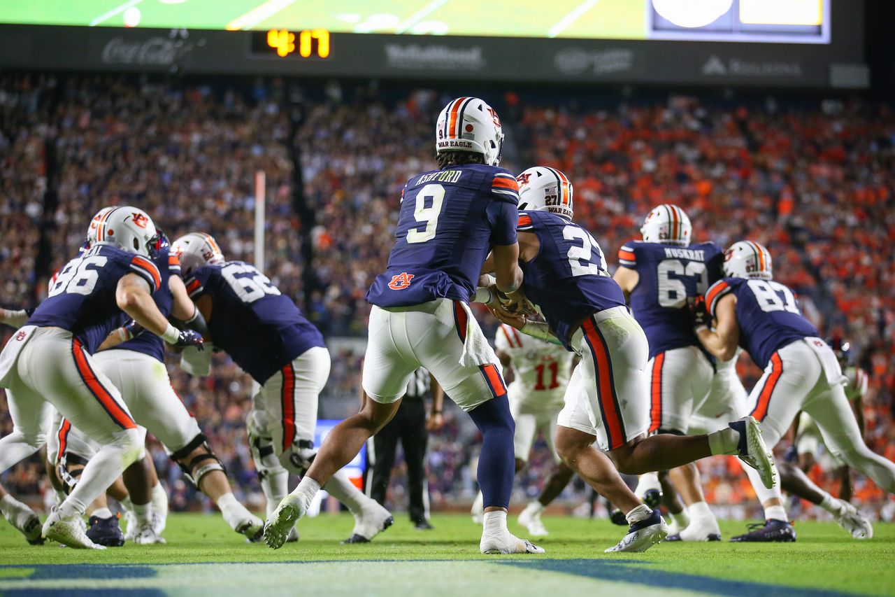 Auburnâs QB rotation isnât going away. Hereâs how Thorne, Ashford are handling it.