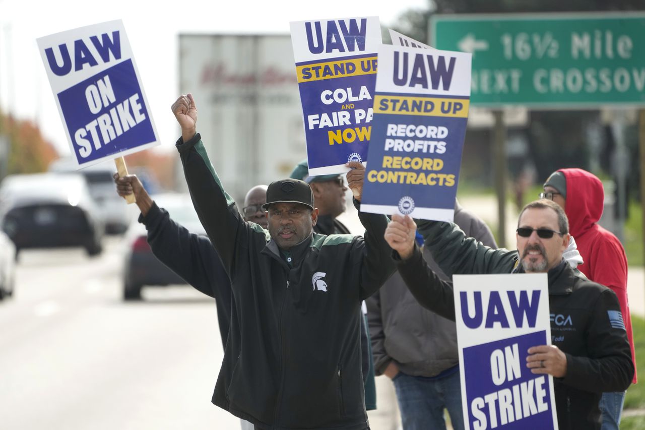 Auto workers, Stellantis reach tentative contract deal that follows model set by Ford