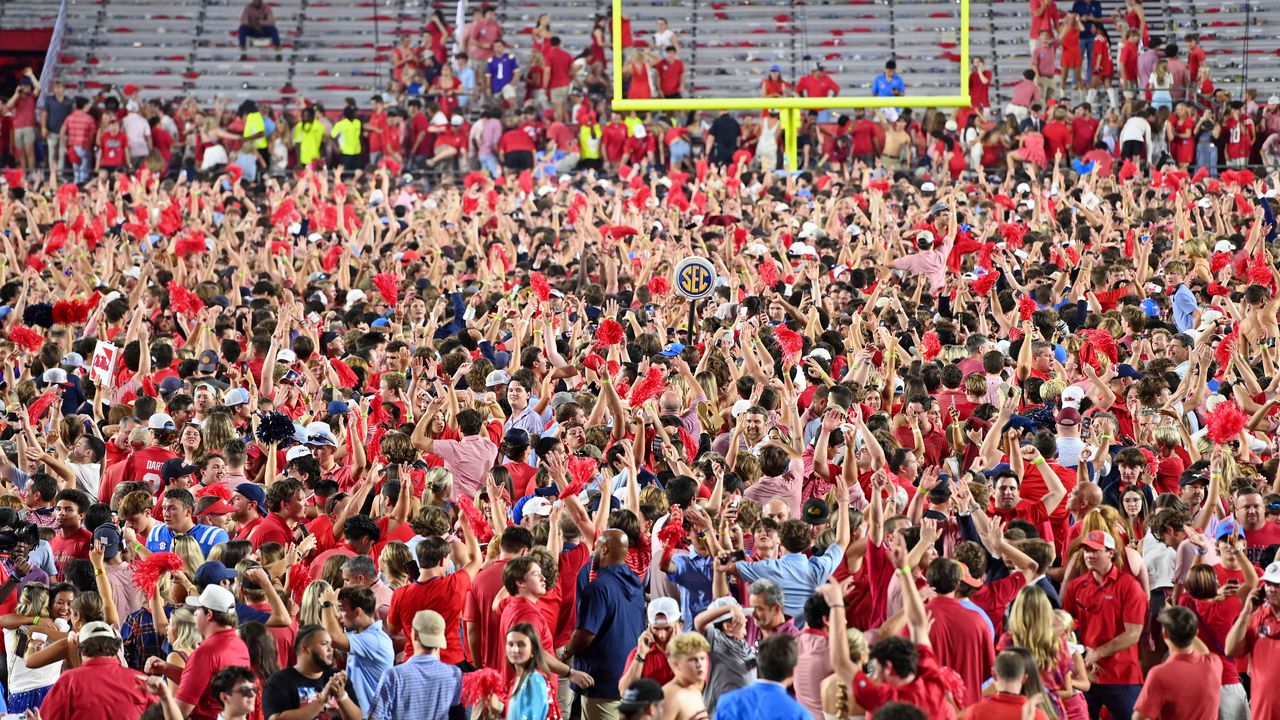 Casagrande: Shirtless fan another example of field storm peril