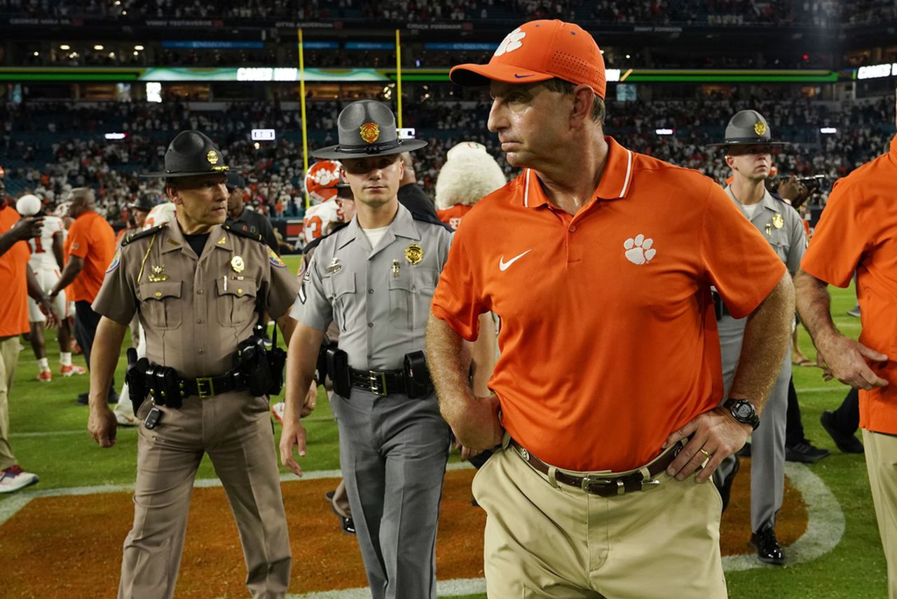 Dabo Swinney makes joke about suicide following loss