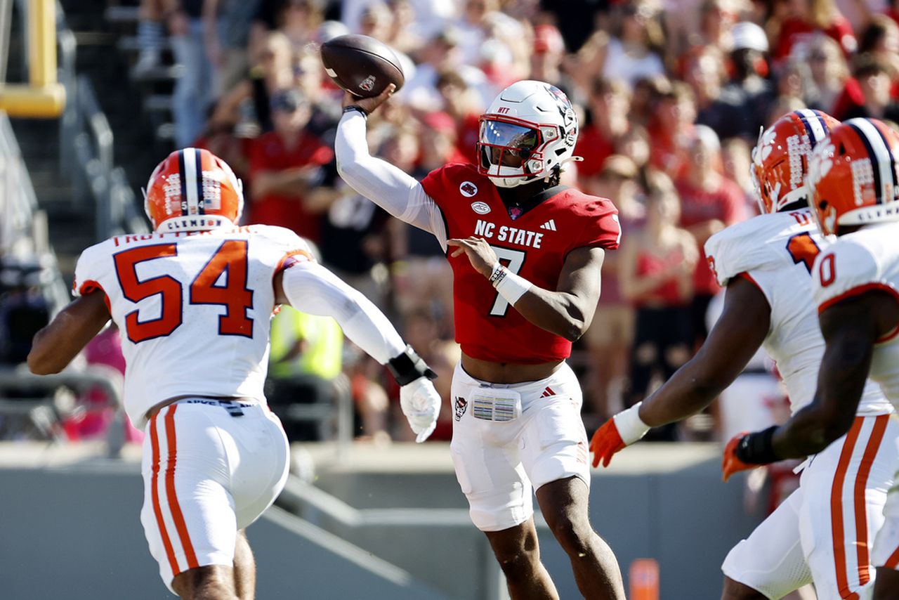 Dave Doeren calls out Steve Smith for basketball school comment after NC State beats Clemson